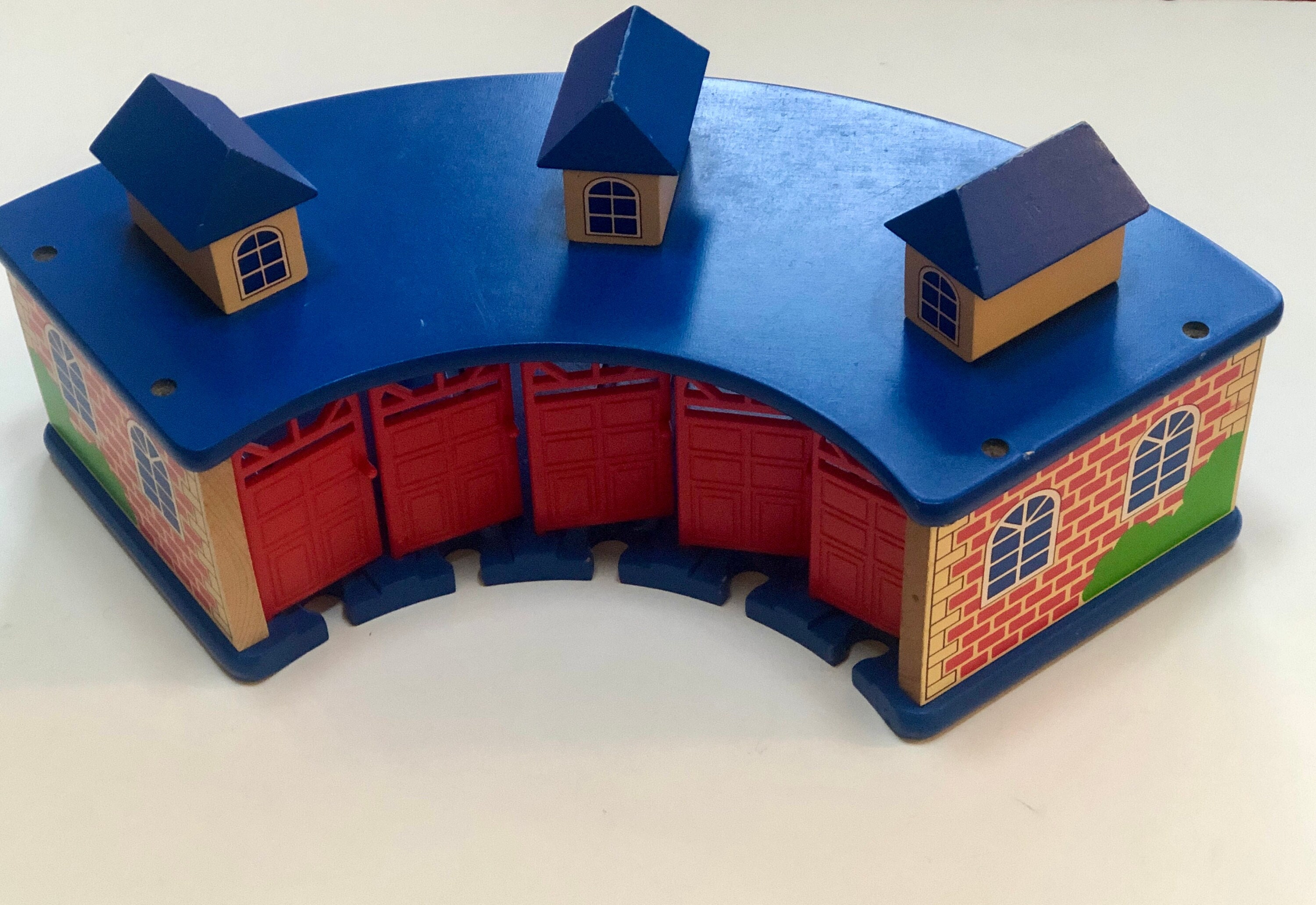 Thomas the Tank Engine Railway Wooden Roundhouse 18