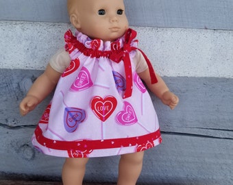 Vestido feito à mão para o Dia dos Namorados para bonecas de 15 polegadas. Simples e doce, fácil de colocar e tirar.