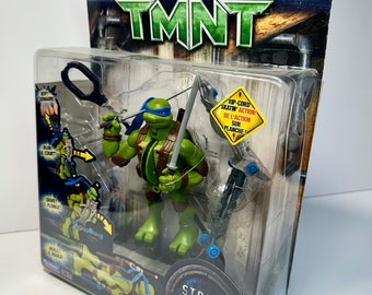 TMNT  Street Grindin Leonardo - Teenage Mutant Ninja Turtles  Playmates