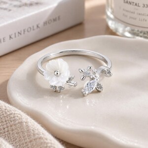 Adjustable Flower Ring, White Shell Blossom Ring,  Floral Engagement Ring, Nature Inspired Gift for Her, Dainty Jewelry