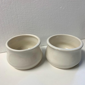 Small pair of Spaniel bowls, dog dishes, pet bowls
