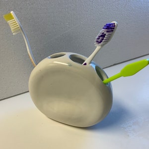 Zahnbürstenhalter aus Keramik, hergestellt in meinem Studio in München