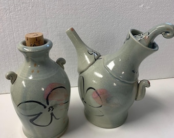 Ceramic oil and vinegar serving set, cruet