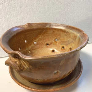 Ceramic berry bowl, colander, strainer