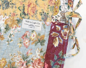 Bibelhülle im Vintage-Stil mit floralem Patchwork-Muster | Gesteppter Bibelumschlag