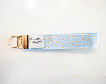 Blue Daisy Fabric Wristlet Keychain | Handmade Floral Key Fob Lanyard