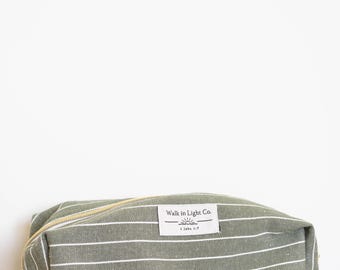 Handgefertigte, kastenförmige Tasche aus salbeigrün gestreiftem Canvas