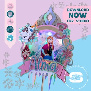 Puede incluir: Un adorno para tarta con diseño circular tipo shaker que muestra a Elsa y Anna, una figura de Olaf y el nombre Alma en letras azules brillantes. El adorno incluye una cinta rosa, el número 3 y detalles de copos de nieve iridiscentes.