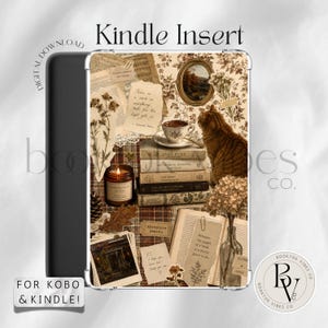 以下が含まれることがあります： Kindle用インサート。本の山、ティーカップ、茶トラ猫、ドライフラワー、手書きのメモなど、ヴィンテージ風の要素をコラージュしたデザイン。温かみのあるセピア調の画像に、花柄とテキストが重ねられています。