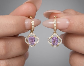 Örhängen i 925 sterlingsilver med alexandrit och klöver