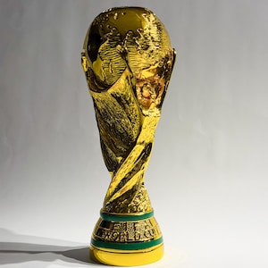 Ręcznie wykonany puchar mistrza futbolu – wykończenie lustrzane w kolorze złotym – złoty błyszczący puchar na zamówienie 14 cali