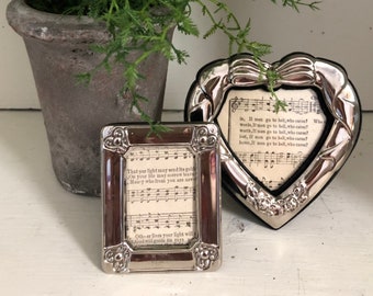 BULK 20 Cabochon frame heart charms antique silver tone FS166