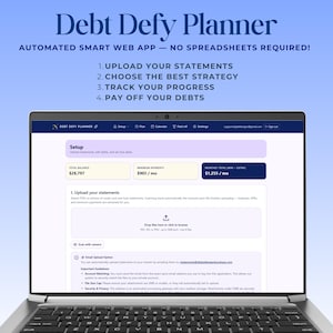 Könnte beinhalten: Ein Laptop, der die Benutzeroberfläche der Web-App Debt Defy Planner anzeigt. Der Bildschirm zeigt eine Einrichtungsseite mit Feldern für den Gesamtsaldo, Mindestzahlungen und monatliche Summen zur Verfolgung von Schulden.