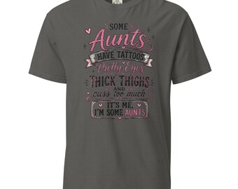 Sommige tantes hebben tatoeages, dikke dijen en vloeken veel (T-shirt), grappig cadeau voor tante.