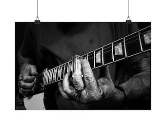 Póster horizontal mate de manos de guitarra en blanco y negro / Fotografía musical, arte de pared