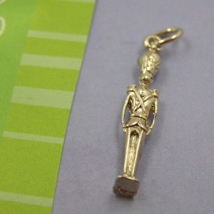 065 Silver Buckingham Palace Queen&#39;s Guard London Charm