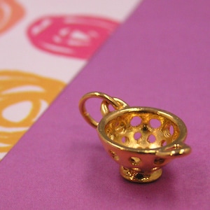 C22 Gold Strainer Colander Spaghetti Cooking Chef Kitchen Charm