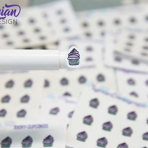 Cupcake-Aufkleber | Winzige lila Cupcake Sticker auf einem Mini-Bogen | 21 Aufkleber | .34 x .42" | Kuchen Symbol Aufkleber | Weiß oder Klar Matt