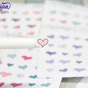 Stickers coeurs dessinés à la main | Variété de tailles | 30 autocollants par feuille | Taille maximale de l'autocollant de 1/2" | | Feuille de 3,5 x 4,5" | Blanc ou transparent mat