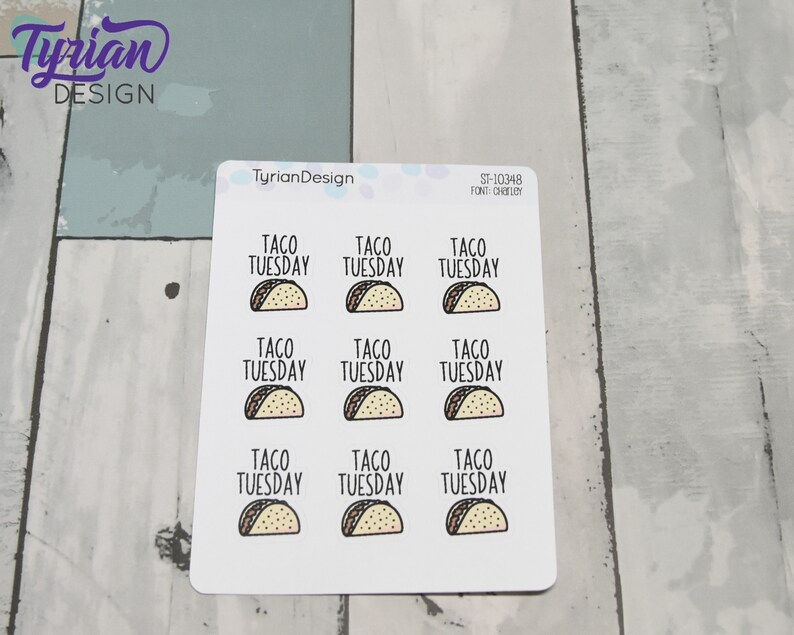 Peut inclure: Une feuille de neuf autocollants blancs avec un taco de dessin anim&eacute; et le texte "Taco Tuesday" sur chaque autocollant.