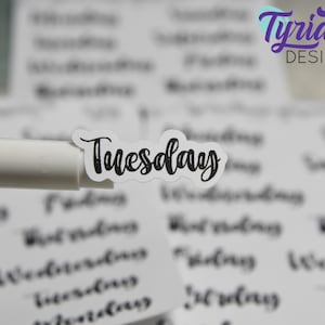 Wochentage Aufkleber | Montag- Sonntag | Alle 7 Tage - von jedem Tag 2 | Folienoptionen | Weiß Matt oder Klar Matt | Izzy Schriftart