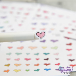 Stickers coeurs dessinés à la main | Variété de tailles | 30 autocollants par feuille | Taille maximale de l'autocollant de 1/2" | | Feuille de 3,5 x 4,5" | Blanc ou transparent mat