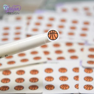 Autocollants de basket-ball | Petits autocollants de basket-ball | Mini feuille | 18 autocollants | 0,45 x 0,45 po chacun | Icône de basket-ball | Blanc ou transparent mat