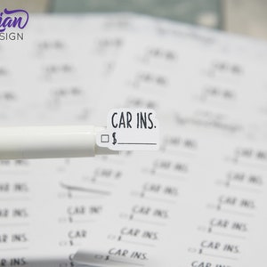 Autocollants d’assurance automobile | Autocollants budgétaires | 18 autocollants | .78 » x .54 » chacun | 3.5 x 4.5 » Feuille | Charley Font | Blanc ou clair