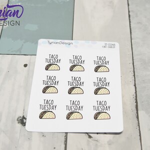 Peut inclure: Neuf autocollants blancs avec un contour noir et un taco de dessin anim&eacute; avec le texte "Taco Tuesday" imprim&eacute; sur chacun.