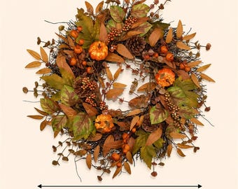 Couronne d'automne avec citrouilles, pommes de pin, feuilles d'automne et baies, décoration de porche et de ferme pour Thanksgiving