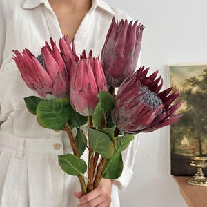 Artificial King Protea Flower Stem,Faux Tropical Bloom with Leaves for Modern Vase Decor, Wedding Centerpiece and Boho Home Styling