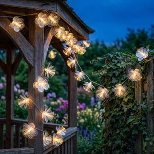 Schimmernde Lichterkette mit Blumenmotiven, Glasfaser-Lichterkette mit Blumenmuster, gemütliche Zimmerdekoration