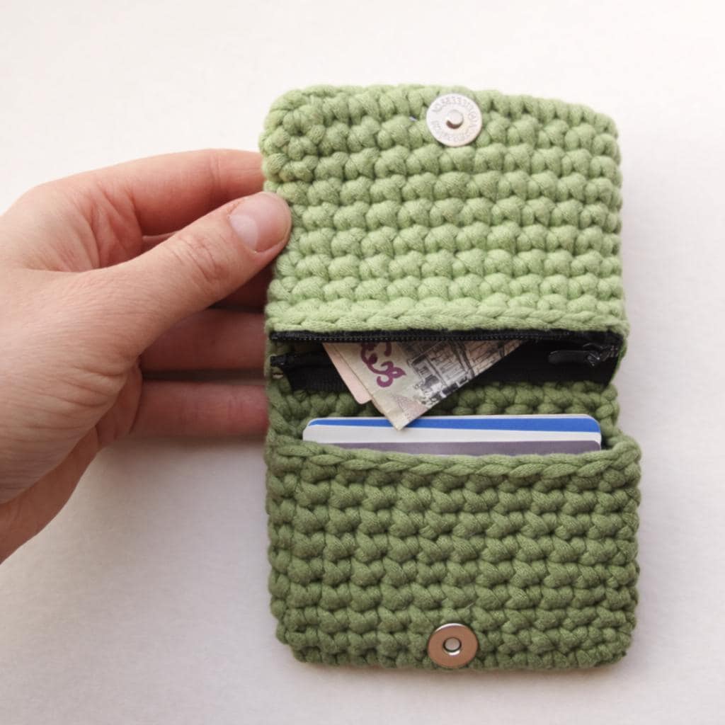 38 Crochet Wallet Patterns with Card Holders, Coin Pouches, and Mini Wallets 28 Crochet Wallet Easy Coin Purse Crochet