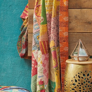 Multifärgad patchwork vintage Kantha-pläd