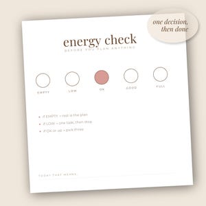 Close-up of the energy check sheet: a row of five circles marked empty, low, ok, good and full with the middle one filled in, and three short lines saying what to plan at each energy level before planning the day.