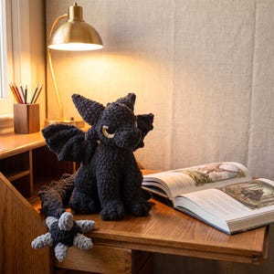 Höstdrake-virkmönster, Halloween-Amigurumi PDF, Mysig höstdekoration