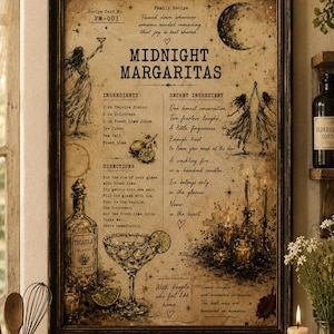 Peut inclure: Une affiche encadrée intitulée Midnight Margaritas présentant une recette avec des ingrédients, des instructions et des illustrations d'une bouteille de tequila, d'un verre à margarita, de citrons verts, d'un croissant de lune et de danseurs.