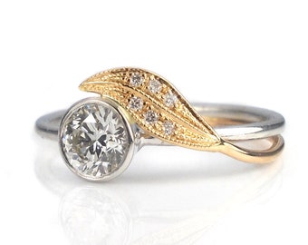 Bague de fiançailles romantique avec décoration de feuilles en or blanc et or rose avec diamants