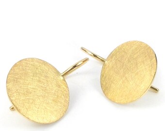 Minimalist earrings in rich yellow gold 18 kt size 15.5 mm with ice matt surface