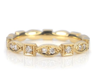 Bague en or délicate comme bague de fiançailles, alliance ou bague d'éternité en or jaune avec 21 diamants