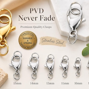 Puede incluir: Una colección de cierres de langosta de acero inoxidable en tonos oro y plata en varios tamaños que van de 9mm a 15mm. La imagen incluye etiquetas de texto que dicen PVD Never Fade, Premium Quality Clasps y Stainless Steel, con un sello.