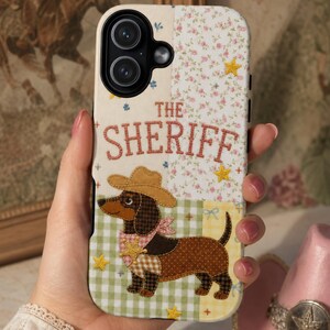 Coque de téléphone « Shérif Teckel », motif chapeau de cowboy, patchwork vichy, bandana pour chien, cadeau pour maman teckel, compatible iPhone, Samsung Galaxy et Pixel.