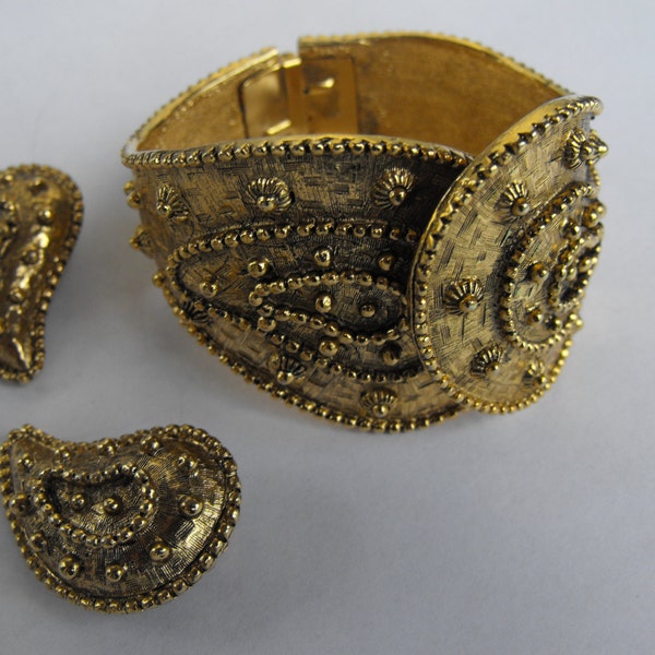 Reserved for Ana - Vintage Clamper Bracelet & Earrings/Etruscan Style/Paisley Design/Mint/Demi Parure