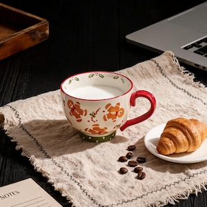 Söt handmålad julkaffekopp, julmugg, pepparkaksgubbe keramikmugg, stor sopptemugg med handtag, julklapp till henne