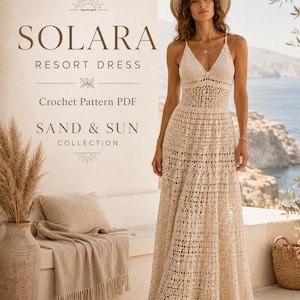 Puede incluir: Un vestido largo de ganchillo en color beige con escote en V y tirantes finos. El texto dice: SOLARA RESORT DRESS, Crochet Pattern PDF, SAND & SUN COLLECTION. El vestido presenta un intrincado patrón calado en el cuerpo y la falda.