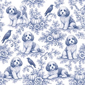 Puede incluir: Un patrón repetitivo con ilustraciones en tinta azul sobre fondo blanco. El diseño incluye perros de pelo rizado, cuervos posados en ramas, calabazas y elementos florales, creando un estampado detallado de estilo toile.