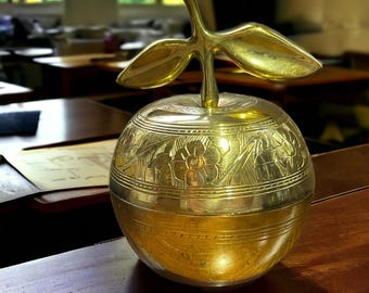 Vintage Brass Decorative Engraved Apple Trinket Box Teacher Professor 6”x 4”