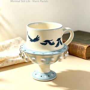Taza de café personalizada, taza de cerámica hecha a mano con pájaros volando, regalo único para ella, regalo para amantes de las aves, cerámica artística original.