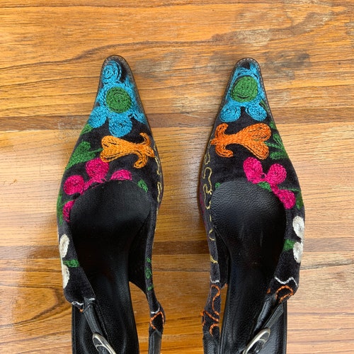 Witchy Vintage Chain Stitch Heels-Rainbow Floral embroidery shops on black velvet-size 38-pointed toe-sling back-mule-pumps-timeless