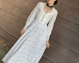 1980s all crochet lace gunne sax dress-size 5-Corset style-white-Lined-Vintage Jessica McClintock-Size 5-XS-Bridal-Formal-Floral-Cotton-